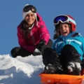 Luge en famille avec les enfants