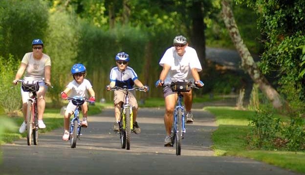 Vélo cyclisme Via Fluvia VTT sportif en famille entre amis Vélo cyclisme Via Fluvia VTT sportif en famille entre amis