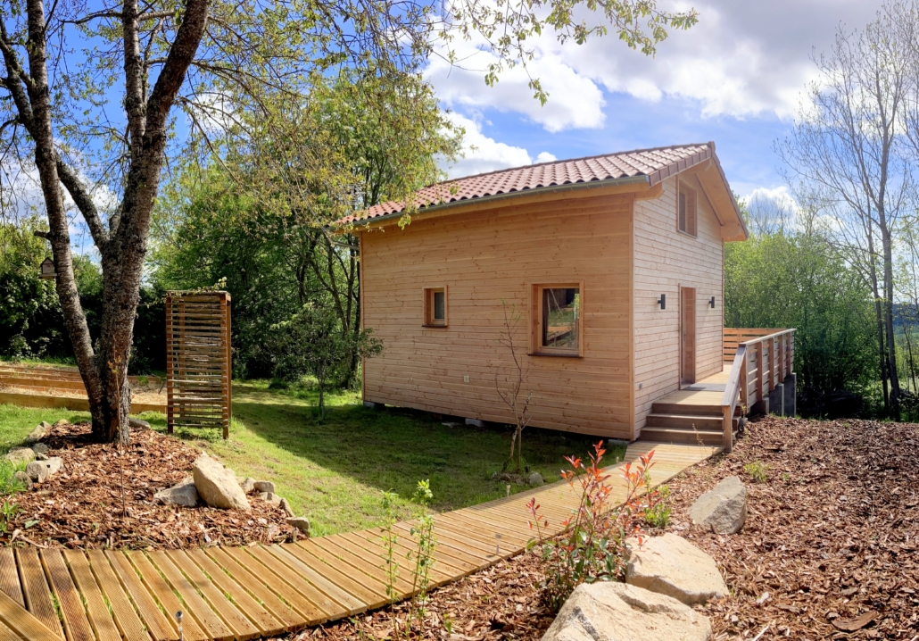 Chalet-Gîte Mauve (6 couchages / 2 chambres séparées + salon-salle à manger-cuisine + salle de douche + WC séparé + terrasse) - Gîte Le Jardin des 4M à 1h de Lyon - 22 couchages - Parc naturel du Pilat Chalet-Gîte Mauve (6 couchages / 2 chambres séparées + salon-salle à manger-cuisine + salle de douche + WC séparé + terrasse) - Gîte Le Jardin des 4M à 1h de Lyon - 22 couchages - Parc naturel du Pilat
